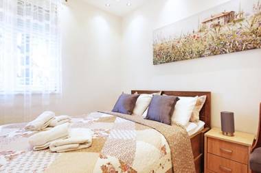 Best time for Intermezzo Apartment