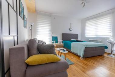 Apartment SELF CHECK IN 00-24 MM