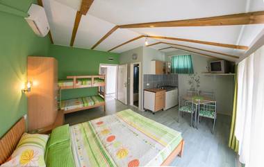 Green House Pool Apartments