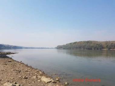 "Popov VRT" Banoštor - kuća-vikendica na Dunavu-Fruskoj Gori