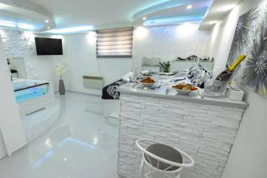 BELLA LUX APARTMAN (Sa hidromasaznom kadom)