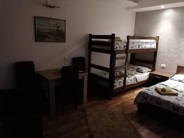 Prenoćište Day Holiday