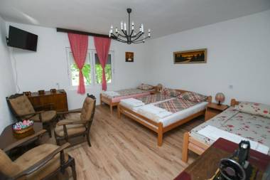 Seoska kuca Stojanović