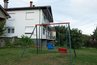 Kuća za odmor ŽIVKOVIĆ - STRMOSTEN