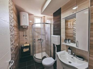 Cozy Corner Apartments - Free parking & Wi-fi