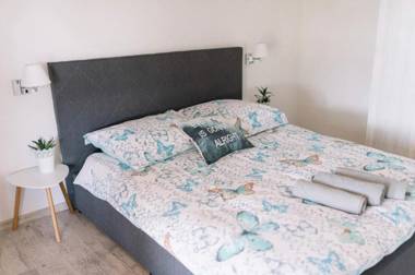 Magnolia by Radovanovic