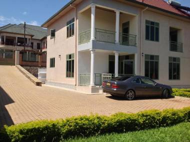 Room in House - Standard Queen Bedroom akagera myplace