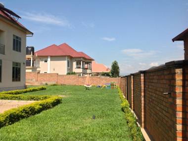 Room in House - Standard Queen Bedroom akagera myplace