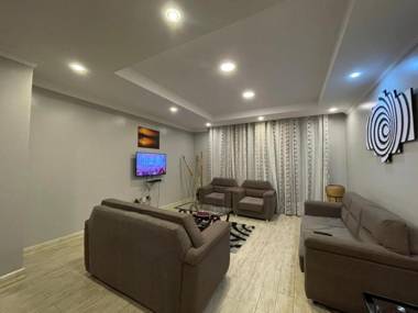 Lovely 3-bedroom Apartment swimming Poolgym