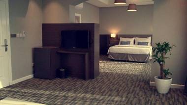 Loren Suites Corniche