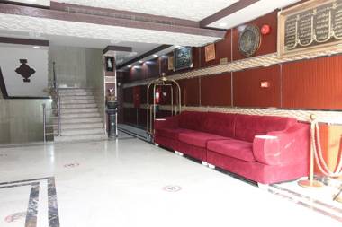 OYO 594 Taj Lamar Furnished Apartments