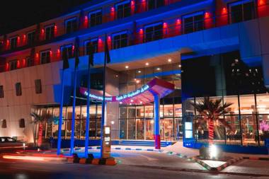 فندق السفينة الذهبية