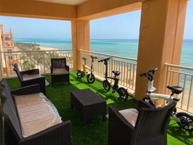 نفرتيتي عروس البحر بانوراما ابراج الشاطئ 3 غرف يتطلب عوائل فقط