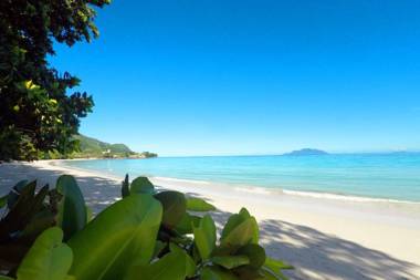 VallonEnd Beachfront villa with excellent view