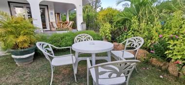 CHEZ MARVA Grande Villa Corossol 3 à 12 personnes