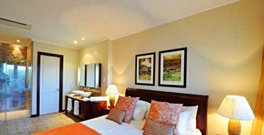 Eden Island Beach front Luxury 3 Bed Ensuite WiFi