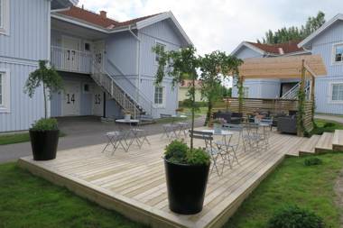 Easy Livin' Apartment Hotel