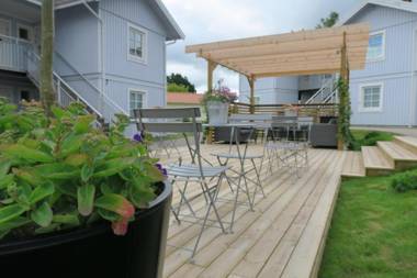 Easy Livin' Apartment Hotel