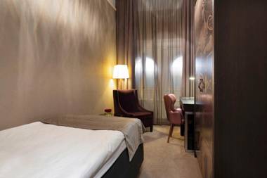 Elite Plaza Hotel