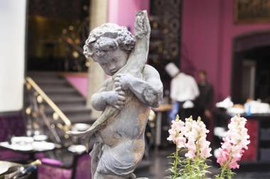 Dorsia Hotel & Restaurant