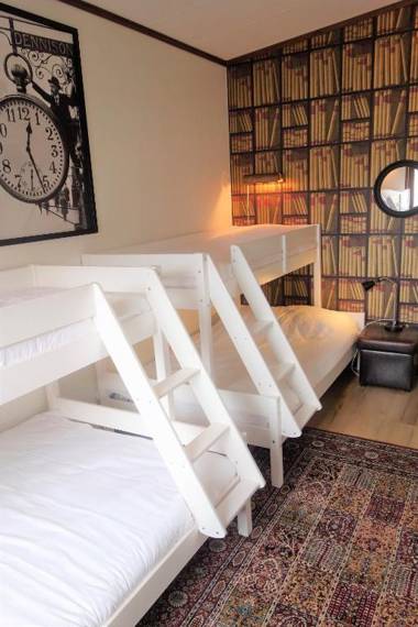 FlipFlop Beach Bar & Rooms