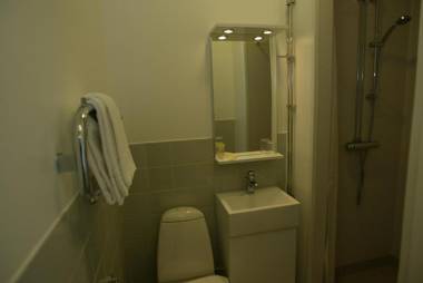 Riverside Hotel & Apartments