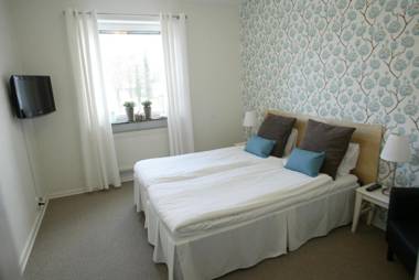 Riverside Hotel & Apartments