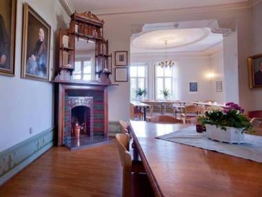 Hellidens Slott och Vandrarhem