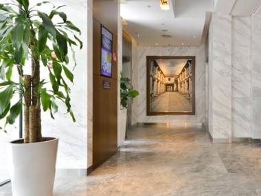 Aqueen Jalan Besar Hotel