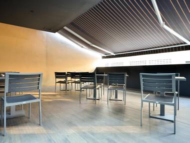 Aqueen Jalan Besar Hotel