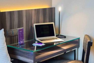 Aqueen Hotel Paya Lebar