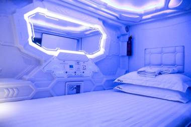 MET A Space Pod at Arab Street