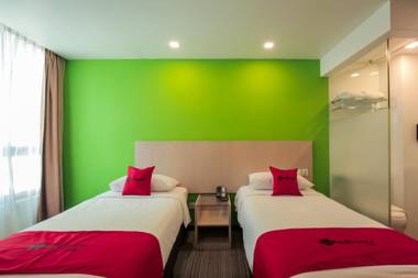 RedDoorz Premium at Balestier