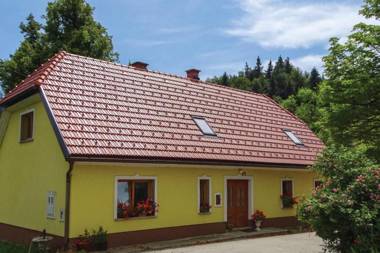 Farm House Blackberry - Happy Rentals