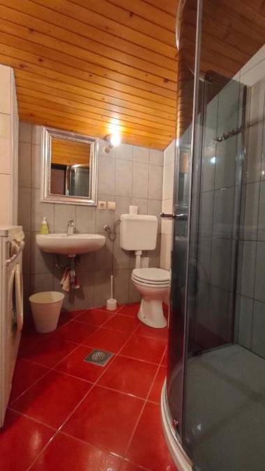 Apartments and Rooms Na poljani