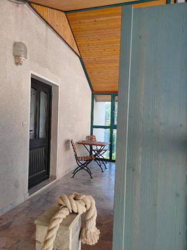 Apartments and Rooms Na poljani