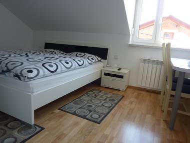 Rooms & Apartment Mira G.