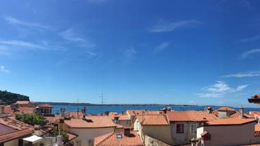 Green Oasis Family Apartments