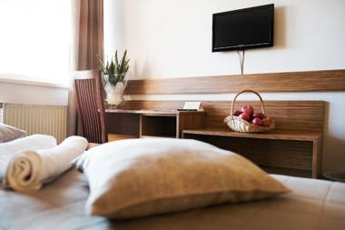 Restavracija in prenočišča ČARDA