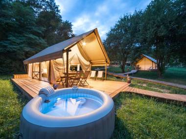 Chateau Ramšak vineyard glamping resort
