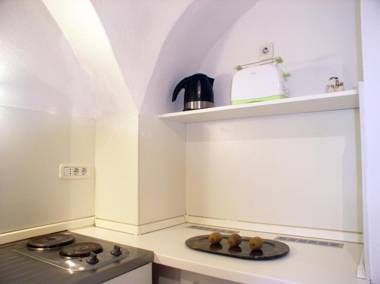 Tiny central studio apartment Tour As