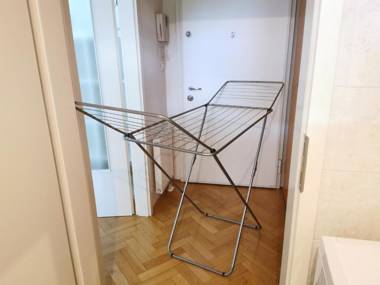 City centre studio with a balcony and free parking