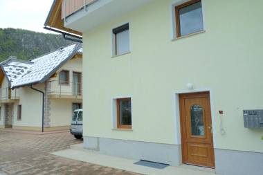 Apartma Lovor