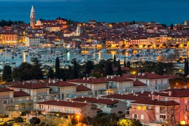 Apartments Artemus Karliva