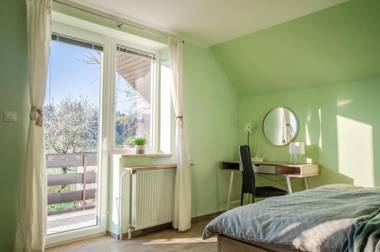 Deerwood-Modern Cozy Apt with Castle Mountain view