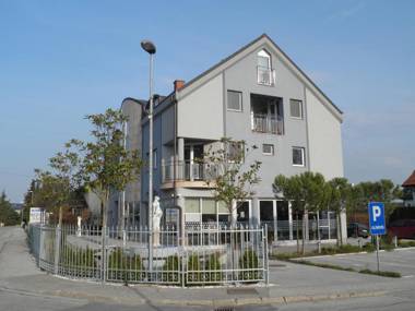 Apartments and Rooms Oliviers