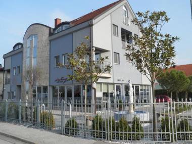 Apartments and Rooms Oliviers