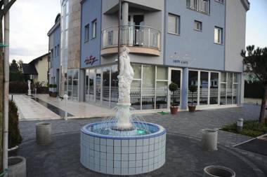 Apartments and Rooms Oliviers