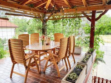 Pocitniska Hisa Pri Jezeru