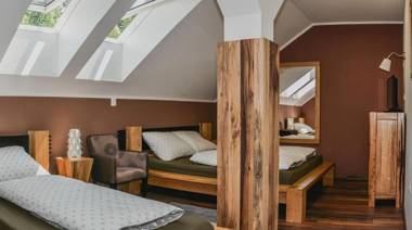 Ta Fabrika Restavracijapizzerija in prenočišča